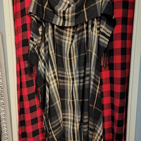 Blanket Shawl - Picture 2 of 3